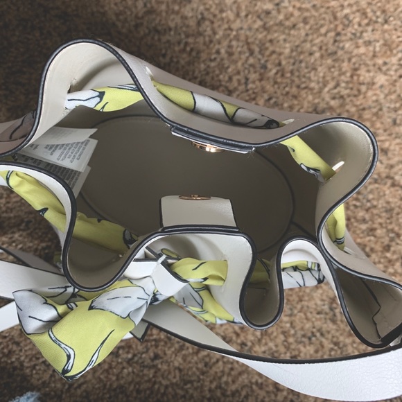 Handbag - Picture 4 of 5